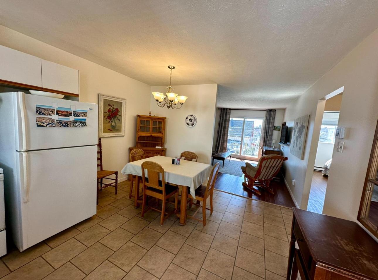 Quiet, Comfortable Great Location 2 Bedroom Sherbrooke Exterior photo