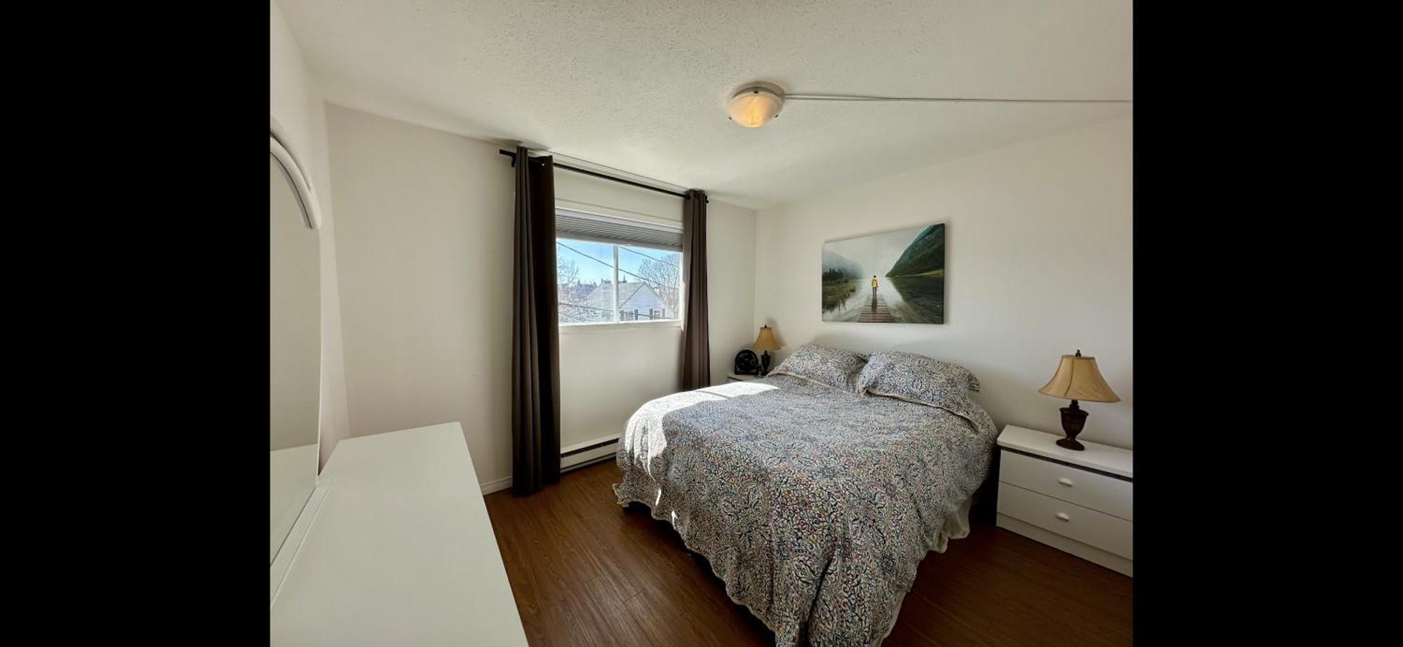 Quiet, Comfortable Great Location 2 Bedroom Sherbrooke Exterior photo