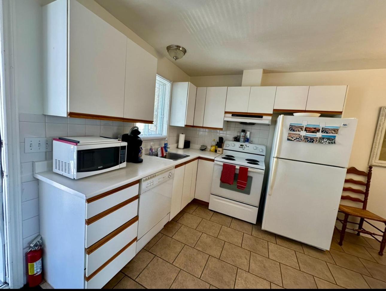 Quiet, Comfortable Great Location 2 Bedroom Sherbrooke Exterior photo