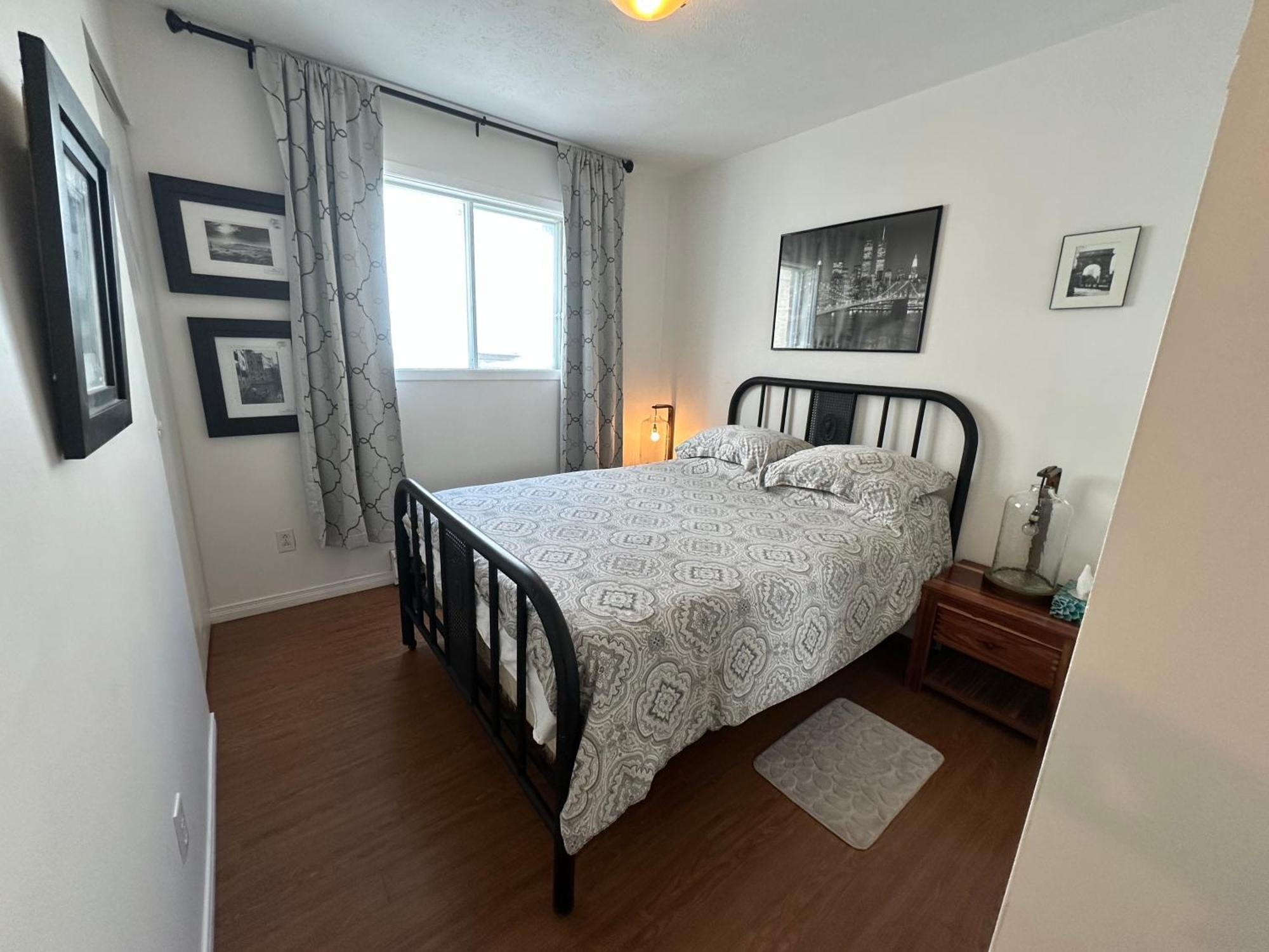 Quiet, Comfortable Great Location 2 Bedroom Sherbrooke Exterior photo