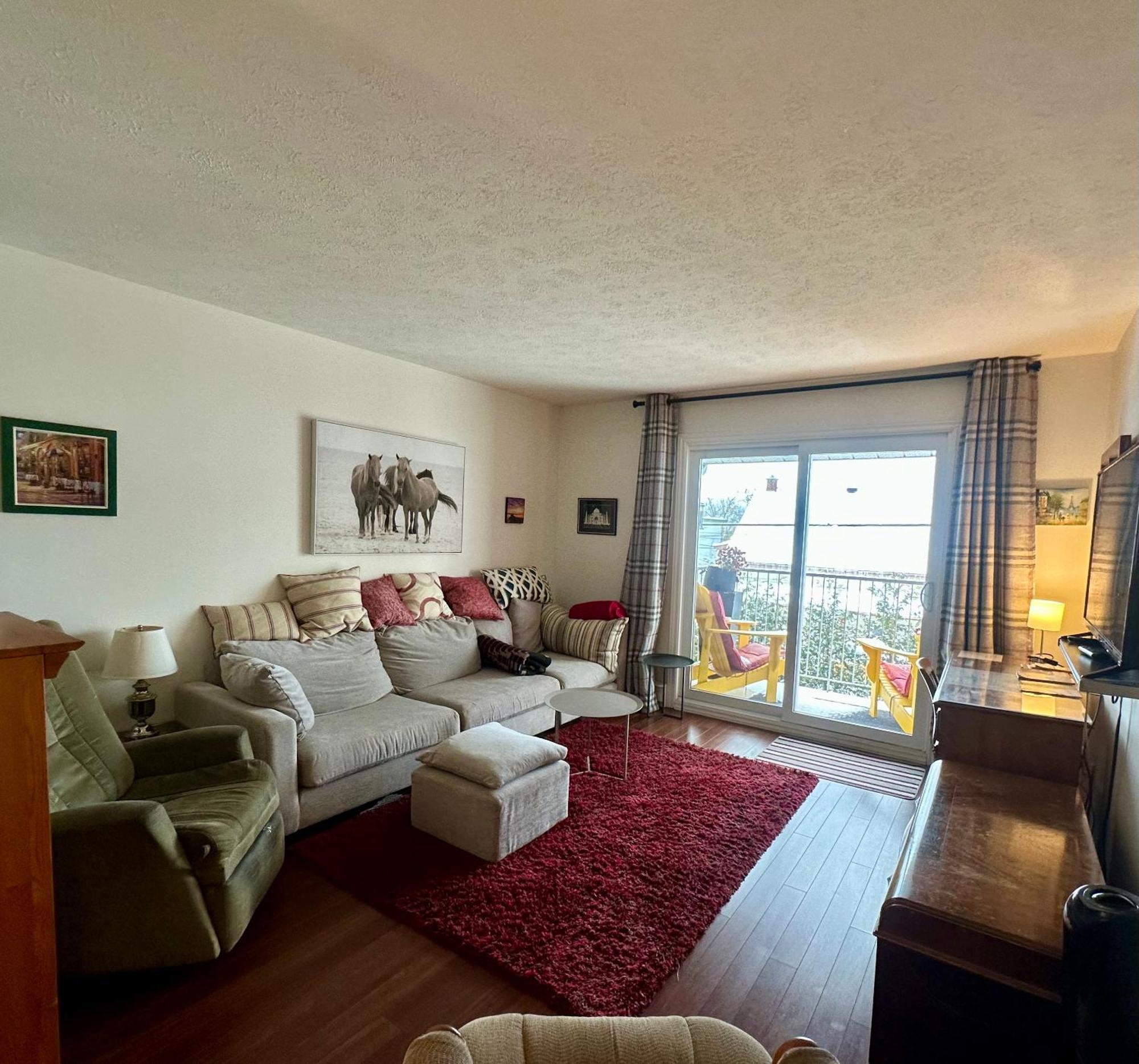 Quiet, Comfortable Great Location 2 Bedroom Sherbrooke Exterior photo